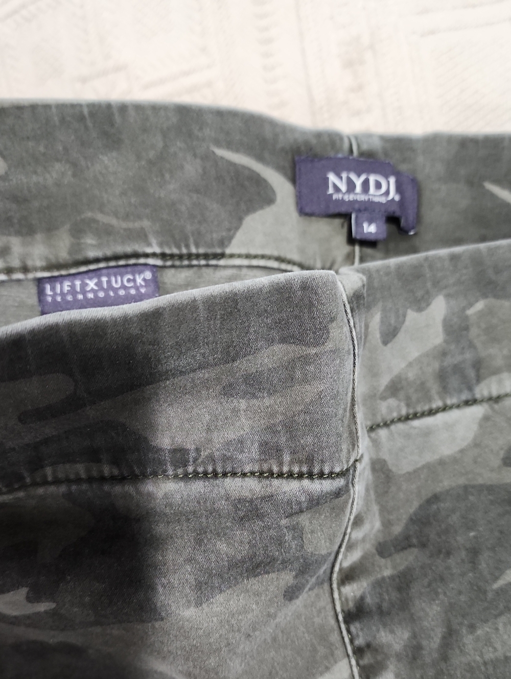 NYDJ Women's Olive Green Camo Skinny Pants
